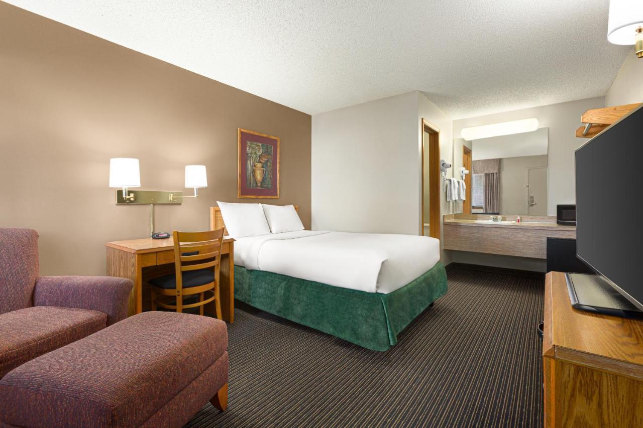 Travelodge By Wyndham Wellington Экстерьер фото