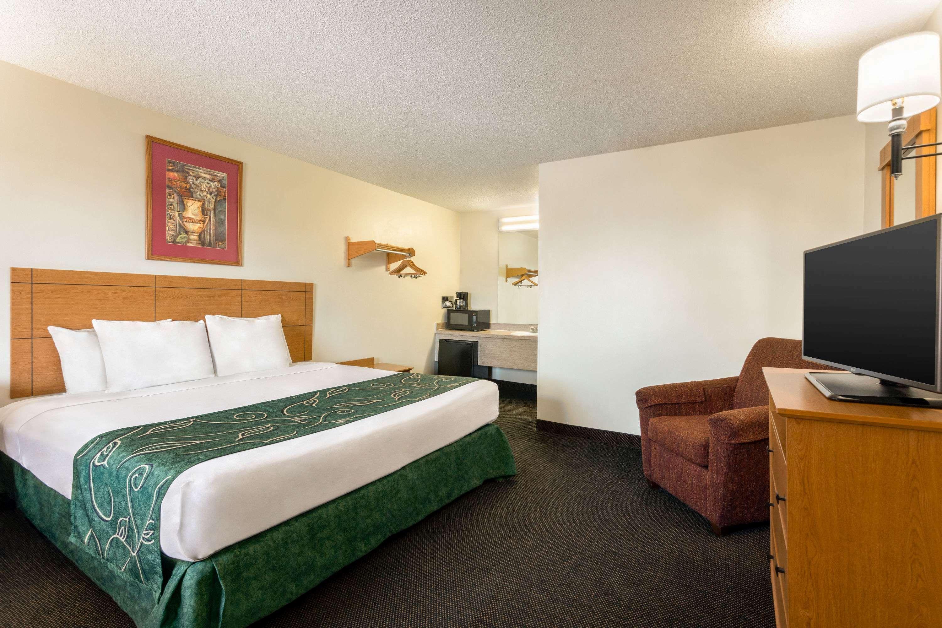 Travelodge By Wyndham Wellington Экстерьер фото