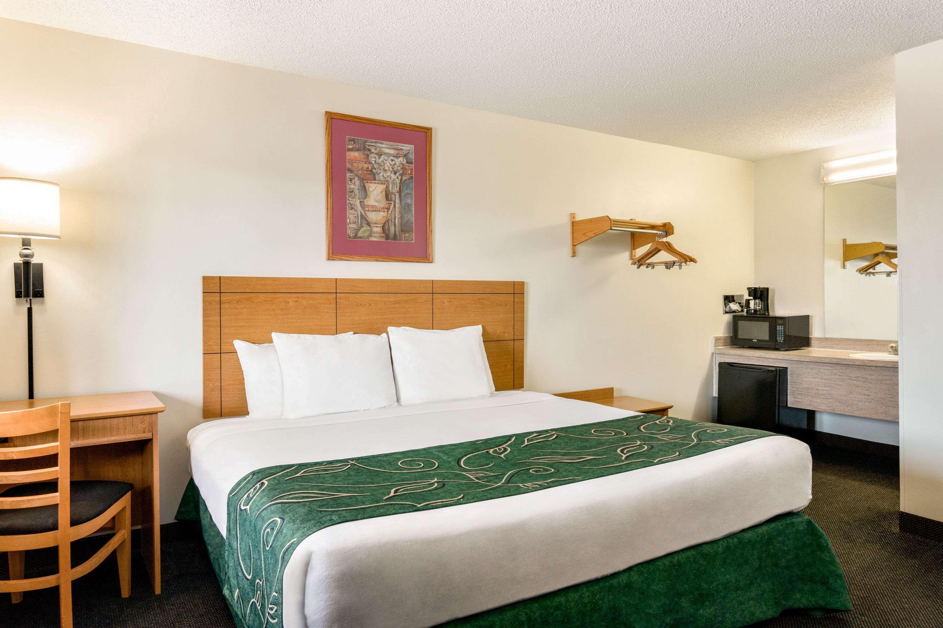 Travelodge By Wyndham Wellington Экстерьер фото