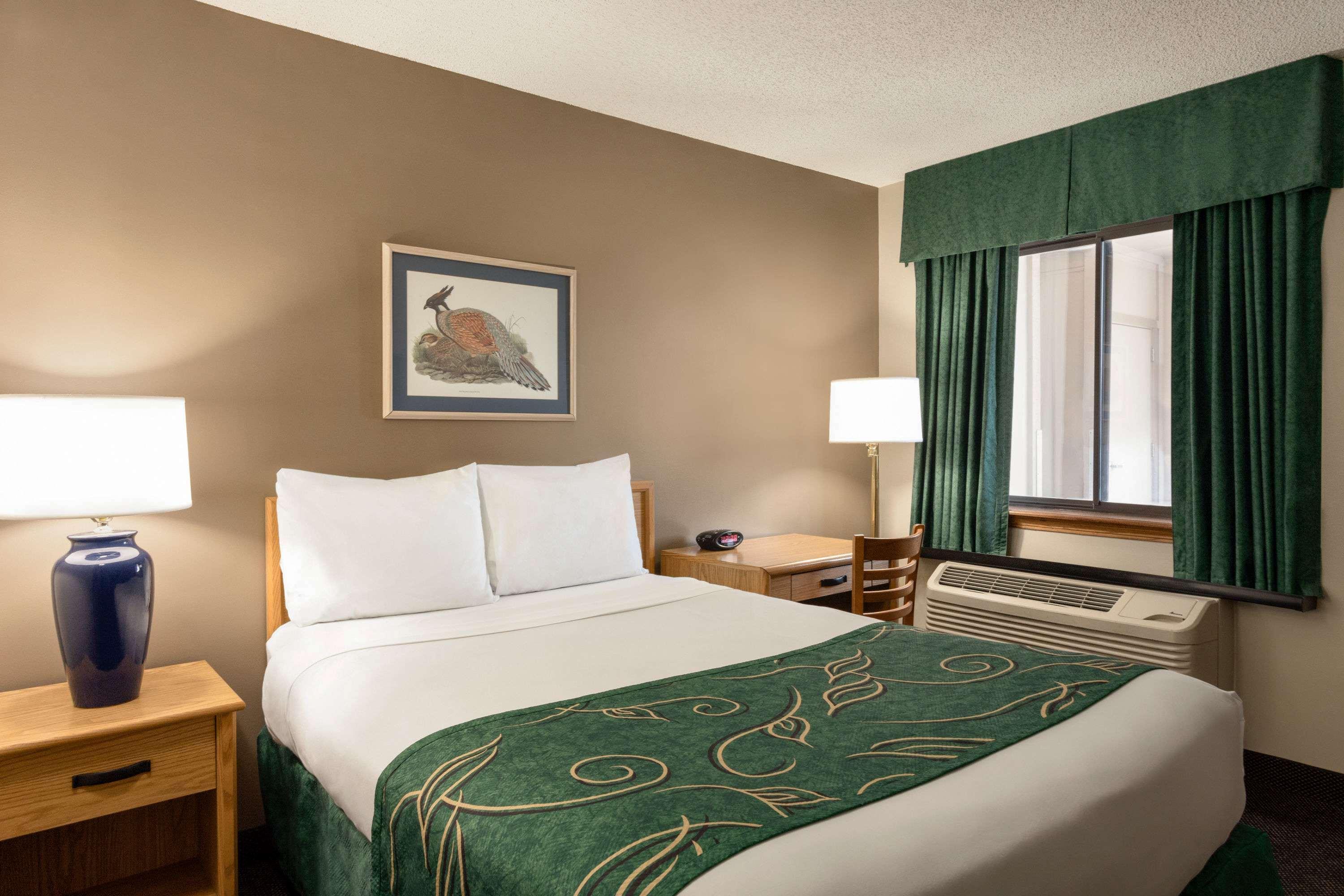 Travelodge By Wyndham Wellington Экстерьер фото